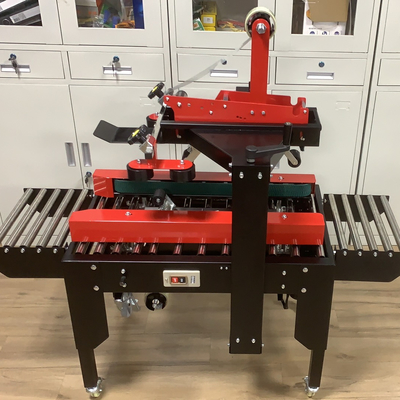 Elektrisch angetriebene halbautomatische Gehäuse Kartonbox Verdichter mit Universalrad